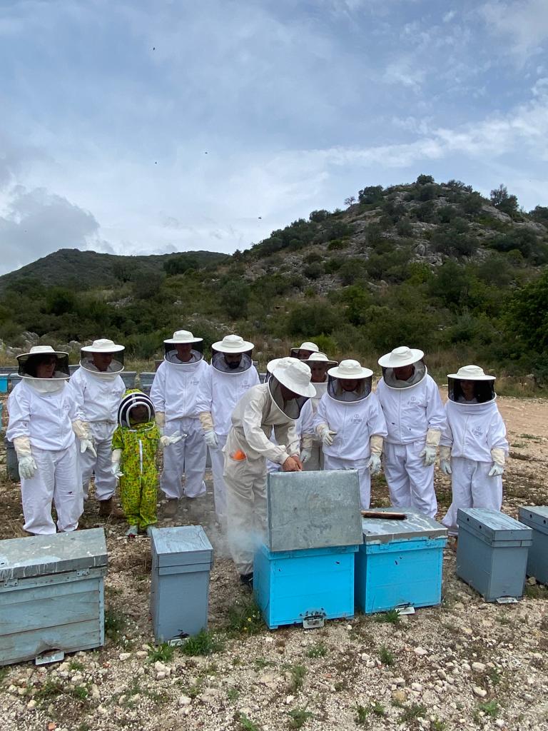 Grupo 2 visita fábrica de miel (apicultura) 27-05-2023
